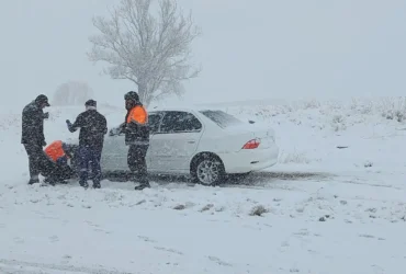 بارش برف و باران در ۲۶ محور کشور