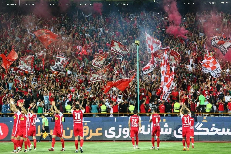 با ۵۰ هزار تماشاگر! پرسپولیس در دربی تهران، ۲ بر ۱ استقلال را مغلوب کرد