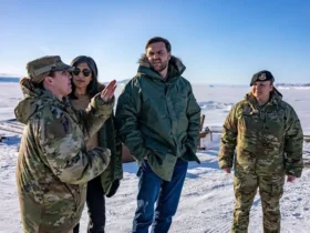 معاون ترامپ از مردم گرینلند خواست با آمریکا معامله کنند