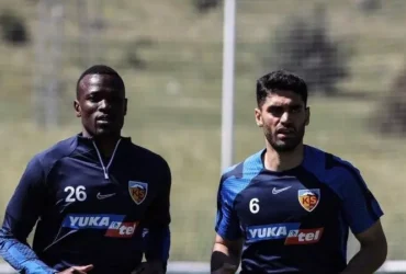 بازگشت احتمالی تیام و کریمی به استقلال؟ استوری با قلب آبی هواداران را خوشحال کرد