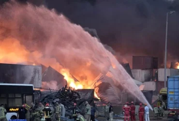 علت گسترش آتش‌سوزی در انفجار بندرعباس مشخص شد _ بار کانتینرها آتش را شعله‌ورتر کرد!