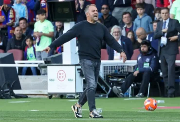 آی‌پد کادر فنی بارسلونا در جریان اعتراض به داور آسیب دید