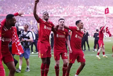 شادترین جشن تاریخ آنفیلد: جشن قهرمانی لیورپول با حضور هواداران (عکس)