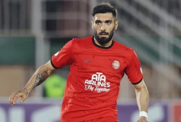 آینده مبهم عارف آقاسی؛ مدافع قهرمان لیگ در آستانه جدایی از تراکتور؟