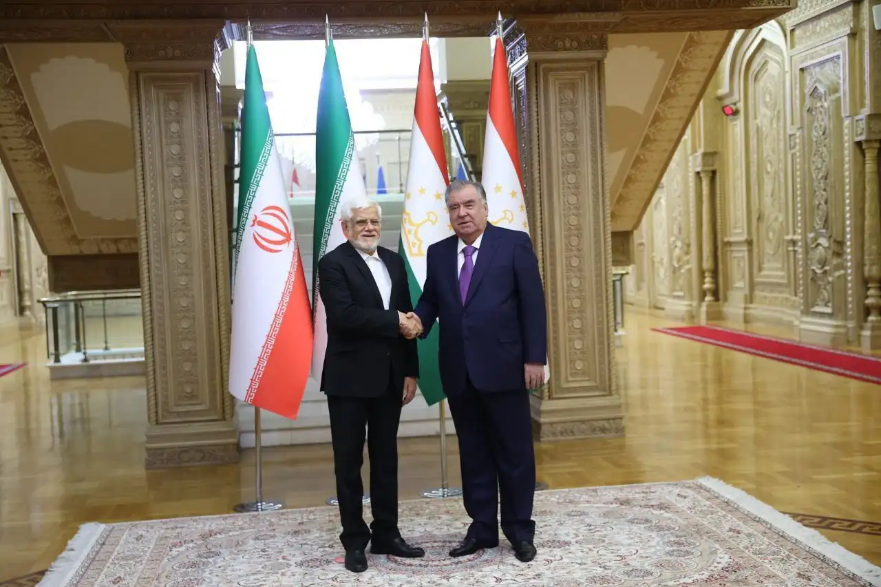 عارف: تهران و دوشنبه هیچ مانعی برای گسترش روابط ندارند
