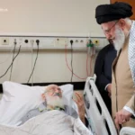 عیادت رهبر انقلاب از آیت‌الله نوری همدانی در بیمارستان