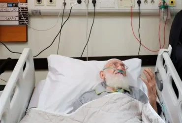 محسنی اژه‌ای از آیت‌الله نوری همدانی در بیمارستان تهران عیادت کرد