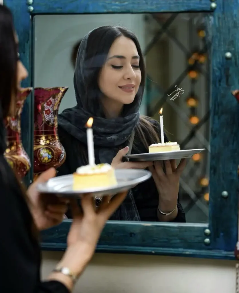 جشن تولد صمیمانه ۴۲ سالگی بهاره کیان افشار با کیک ساده و پیام محبت‌آمیز