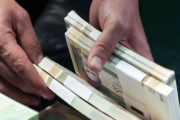 حقوق کارمندان از این پس اول هر ماه واریز می‌شود _ جزئیات بخشنامه خرداد ۱۴۰۴