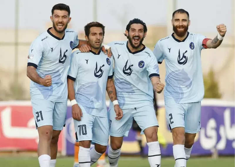 بازگشت پیکان به لیگ برتر فوتبال ایران با هدایت سیروس دین‌محمدی
