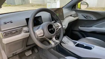 BYD Dolphin Surf؛ خودروی برقی جمع‌وجور که با طراحی جذابش اروپا را تسخیر می‌کند!
