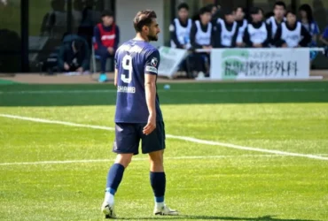 کاشیما آنتلرز و دروازه‌بانش در برابر حملات شهاب زاهدی مقاومت کردند