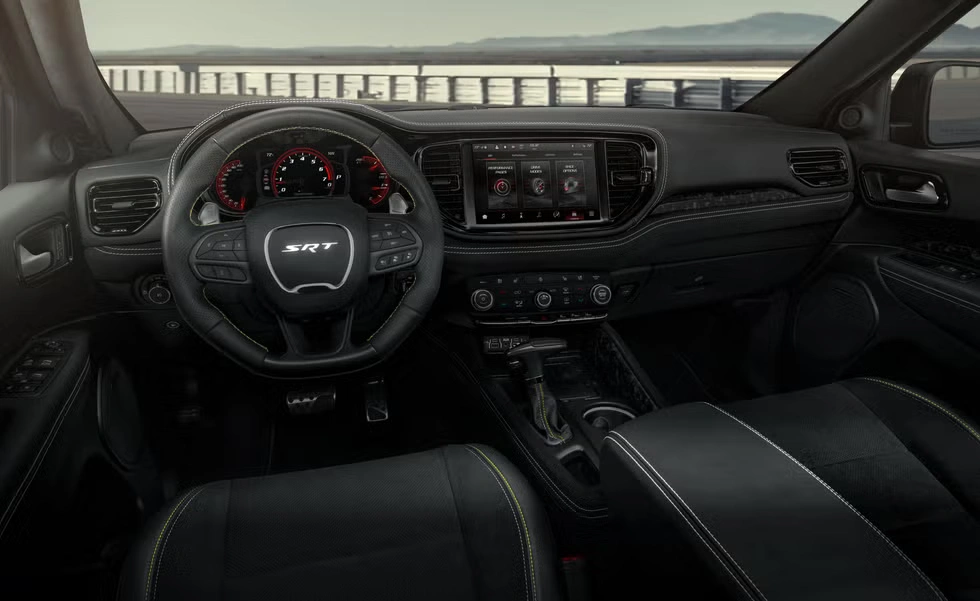 دوج دورانگو SRT هلکت ۲۰۲۶ بازمی‌گردد؛ V-8 هنوز زنده است!