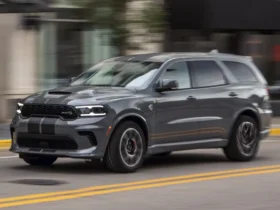 دوج دورانگو SRT هلکت ۲۰۲۶ بازمی‌گردد؛ V-8 هنوز زنده است!