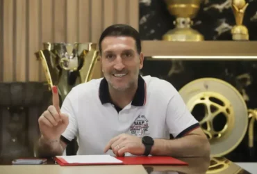 ادموند بزیک به پرسپولیس برگشت؛ معاون جدید آکادمی فوتبال سرخ‌ها معرفی شد