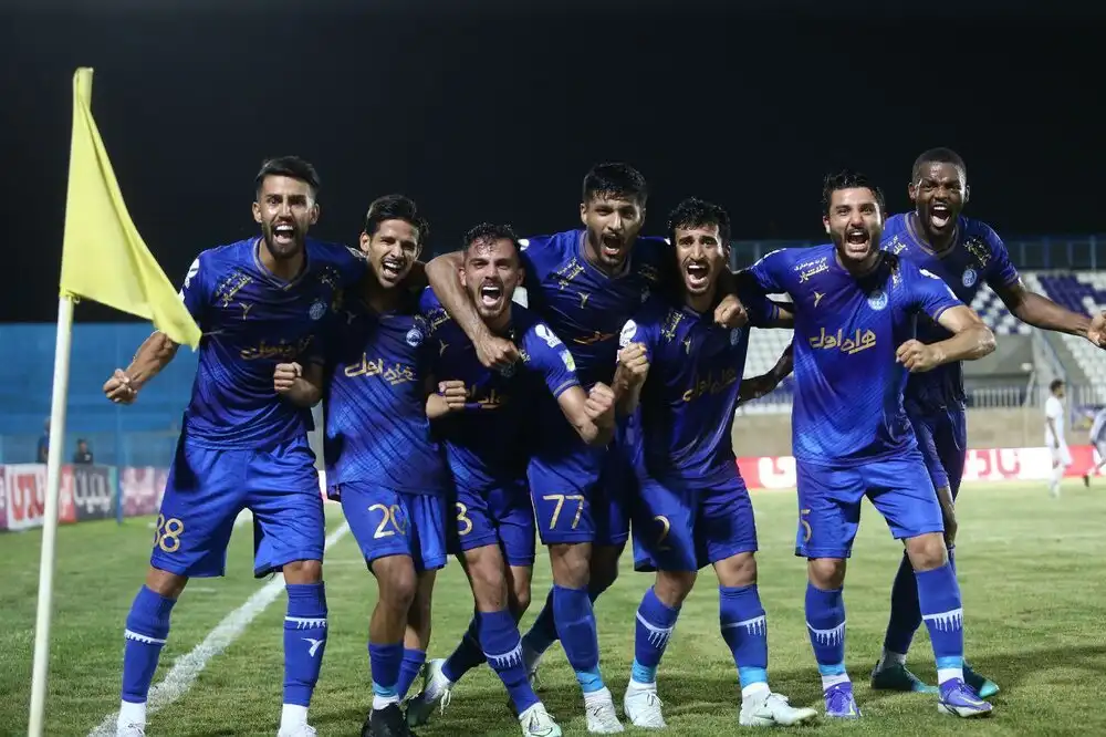 هواداران ملوان لقب «جام کثیف» را به استقلال دادند!