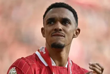 وداع اشک‌ بار ترنت آرنولد در رژه قهرمانی لیورپول؛ خداحافظی تلخ ستاره محبوب قرمزها