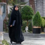 حمله تند نماینده قم به وزیر زن دولت پزشکیان _ سفر خانوادگی به کیش زیر ذره‌