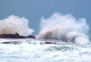 افزایش باد و رگبارهای پراکنده در هرمزگان _ هشدار برای تردد دریایی در تنگه هرمز