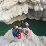 امدادگران هلال احمر جسد مرد ۴۰ ساله را از رودخانه البرز بیرون آوردند