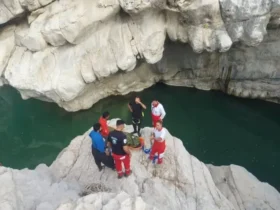 امدادگران هلال احمر جسد مرد ۴۰ ساله را از رودخانه البرز بیرون آوردند