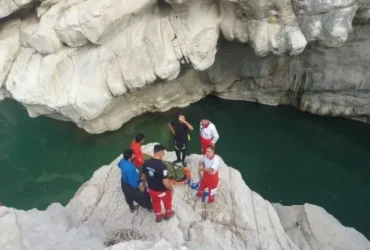 امدادگران هلال احمر جسد مرد ۴۰ ساله را از رودخانه البرز بیرون آوردند