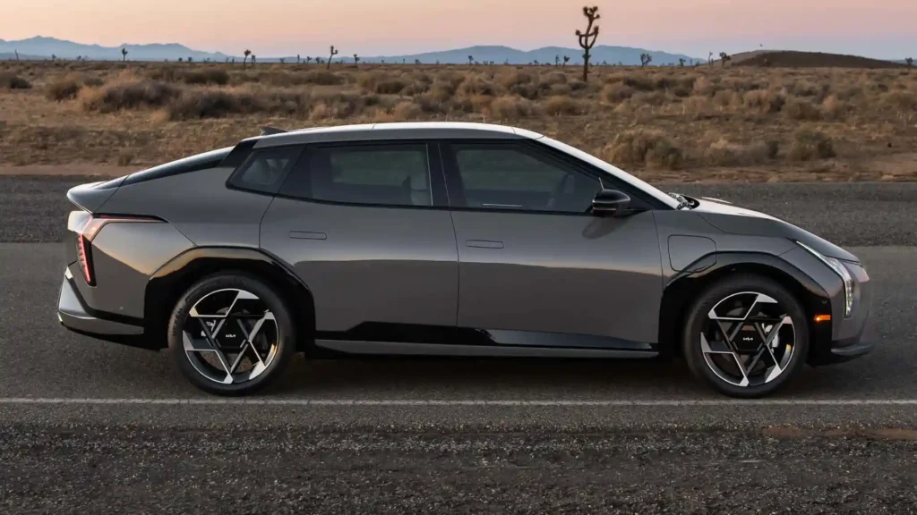 کیا EV4 GT با قدرت بالا رقیب جدید تسلا مدل ۳ پرفورمنس می‌شود