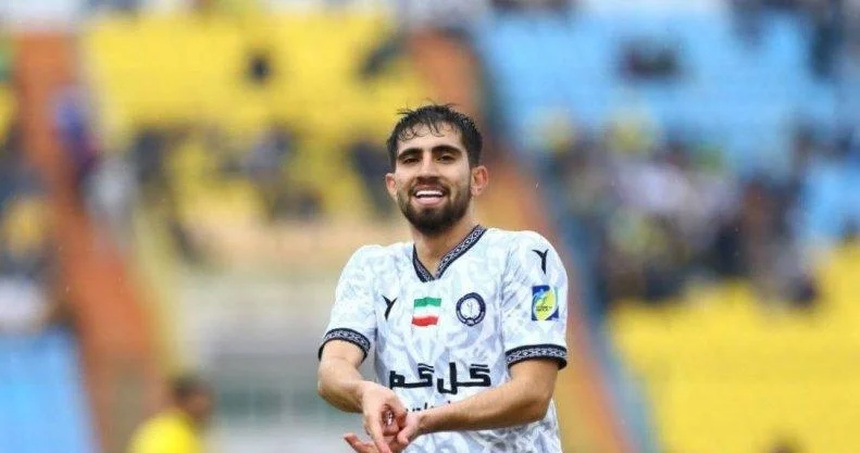 گل دیدنی علیرضا کوشکی با عبور از چهار مدافع صنعت نفت؛ استقلال به فینال نزدیک‌تر شد