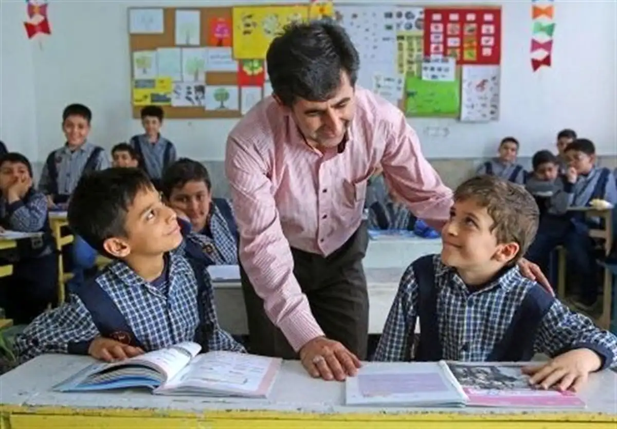 مبلغ هدیه نقدی روز معلم ۱۴۰۴ اعلام شد
