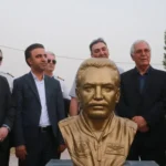 رونمایی از سردیس خلبان محمود اسکندری؛ قهرمان آسمان ایران در خرمشهر جاودانه شد