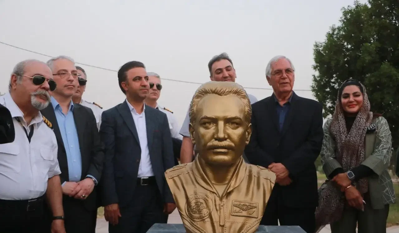 رونمایی از سردیس خلبان محمود اسکندری؛ قهرمان آسمان ایران در خرمشهر جاودانه شد