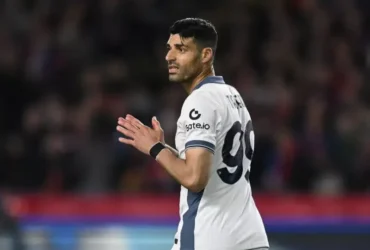 طارمی با مچ‌بند مشکی برابر بارسلونا؛ یاد جان‌ باختگان بندرعباس را زنده کرد + عکس