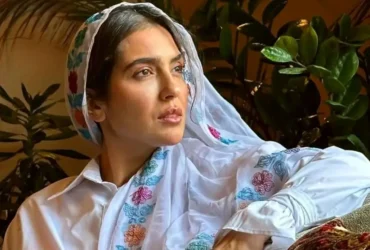 عکس وایرال مونا کرمی و برادرش _ شباهت عجیب که همه را شوکه کرد!