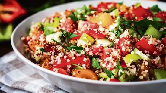آیا رژیم یک وعده در روز (OMAD) واقعاً معجزه می‌کند یا فقط مد روز است؟