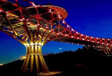 پل طبیعت به مناسبت روز جهانی تالاسمی و صلیب سرخ قرمز می‌شود