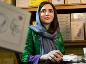 جنجال جشن امضای «سووشون» در نمایشگاه کتاب _ ماجرای یک پوستر اشتباه که همه‌چیز را بهم ریخت!