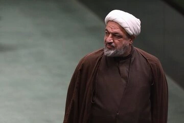 حمید رسایی: چرا مسئولان فاقد شرایط قانونی همچنان در سمت خود هستند؟