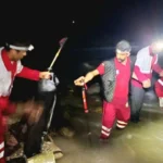 نجات کوهنورد مصدوم در ارتفاعات صعب‌العبور پیرانشهر توسط هلال‌احمر آذربایجان‌غربی _ امداد در شرایط سخت