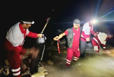 نجات کوهنورد مصدوم در ارتفاعات صعب‌العبور پیرانشهر توسط هلال‌احمر آذربایجان‌غربی _ امداد در شرایط سخت