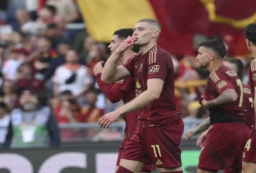 خلاصه بازی رم ۱-۰ فیورنتینا _ پیروزی مهم جالوروسی در هفته 35 سری آ ایتالیا