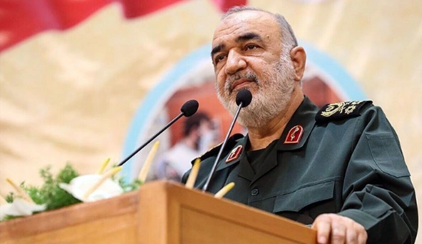 سردار سلامی: ایران با اقتدار مقابل ارتش دشمن ایستاده است _ در میانه جنگ اما بی‌هراس