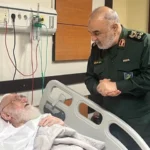 عیادت سرلشکر سلامی از آیت‌الله نوری همدانی در بیمارستان تهران