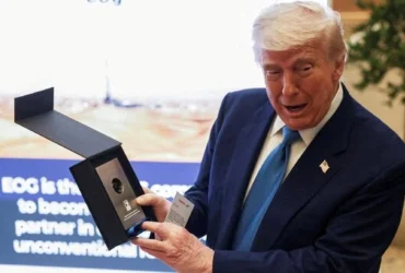 شوخی بامزه ترامپ با هدیه نفتی امارات: وقتی رئیس‌جمهور آمریکا به یک قطره نفت واکنش داد!