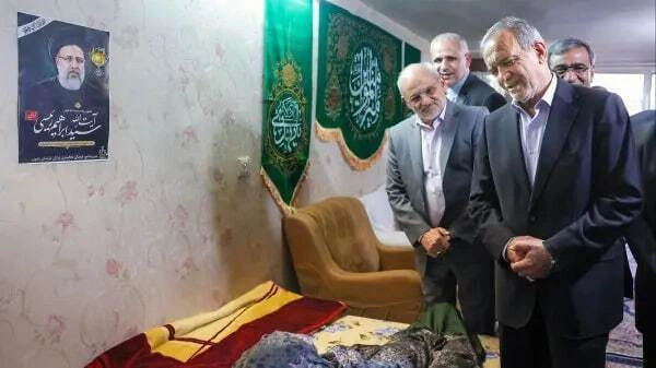 عکس ملاقات پزشکیان با مادر رئیس جمهور شهید رئیسی 