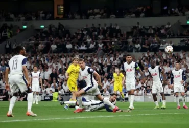 پیروزی قاطع تاتنهام مقابل گلیمت در لیگ اروپا: ۳-۱ در نیمه‌نهایی دور رفت