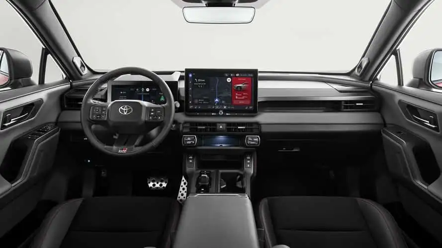 طراحی جدید و امکانات رفاهی هوشمند تویوتا RAV4 مدل ۲۰۲۶