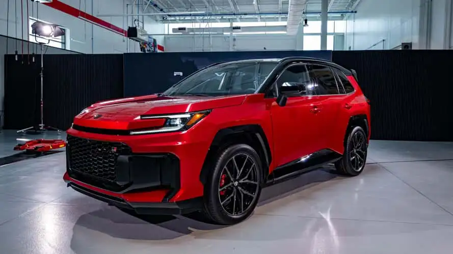 خداحافظ موتور بنزینی؛ تویوتا RAV4 مدل ۲۰۲۶ فقط هیبریدی می‌شود!
