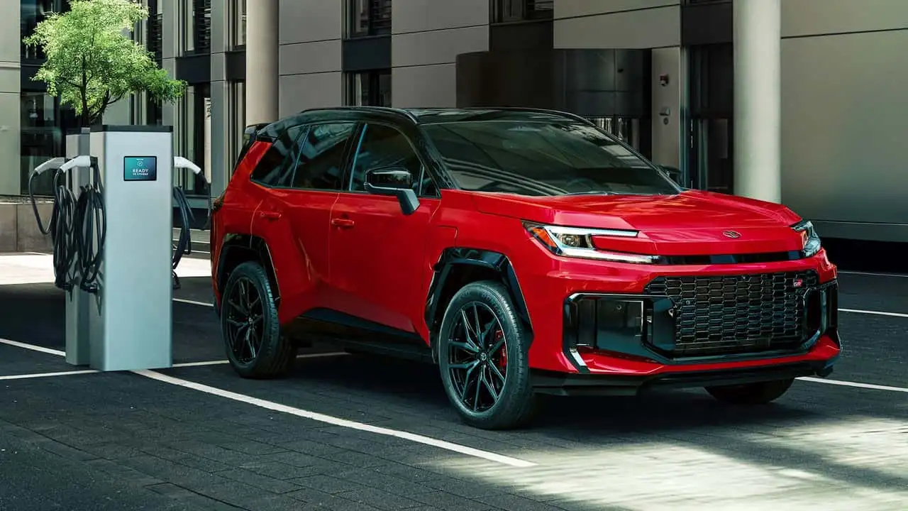 خداحافظ موتور بنزینی؛ تویوتا RAV4 مدل ۲۰۲۶ فقط هیبریدی می‌شود!