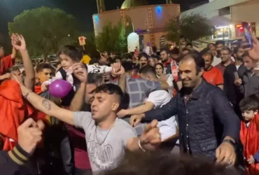 جشن دوباره قهرمانی تراکتور در تبریز _ پایکوبی هواداران در خیابان‌ ها