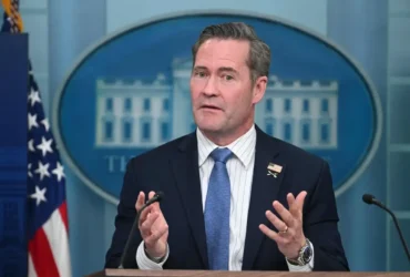 مشاور امنیت ملی آمریکا: ترامپ آماده توافق و صلح با ایران است